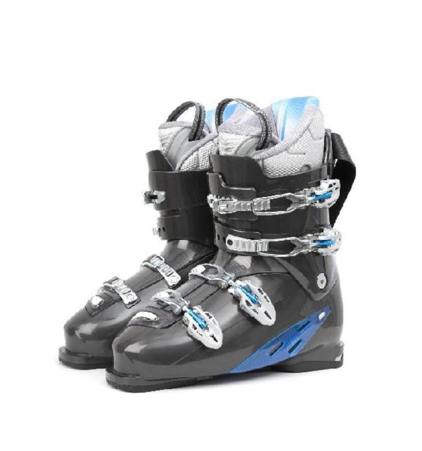 downhill skiing boots