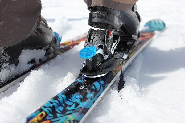 Putting on Skis
